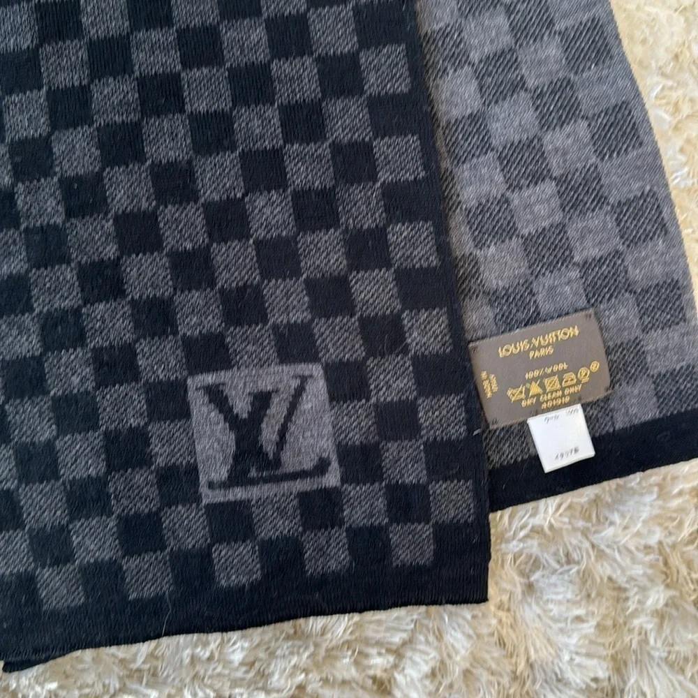Louis Vuitton Wool Black and Grey Damier Scarf